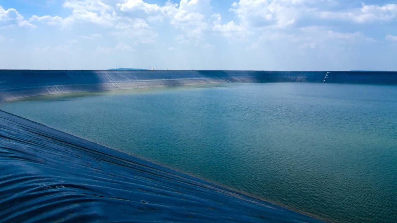 Lámina de agua con geomembrana