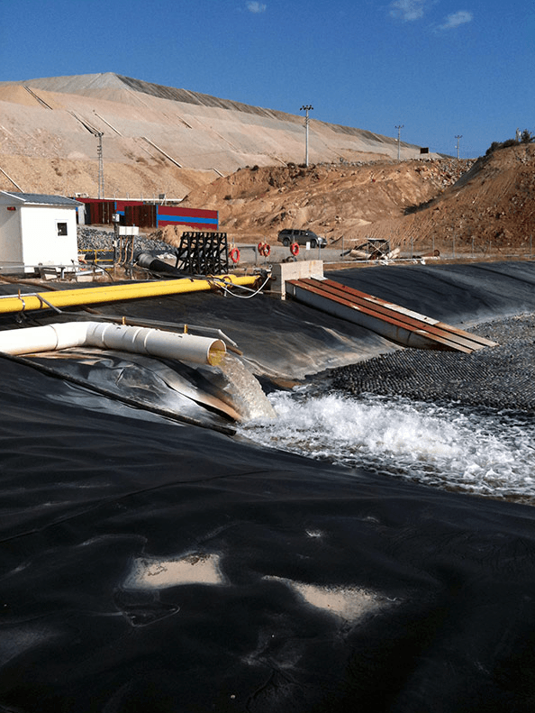 Operación minera con geomembranas