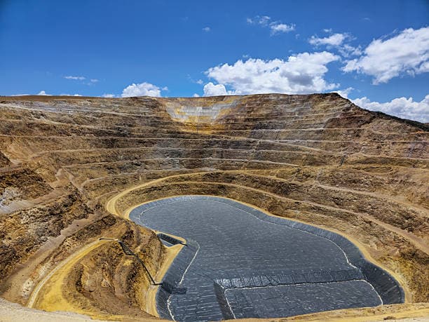 Operación minera con geomembranas